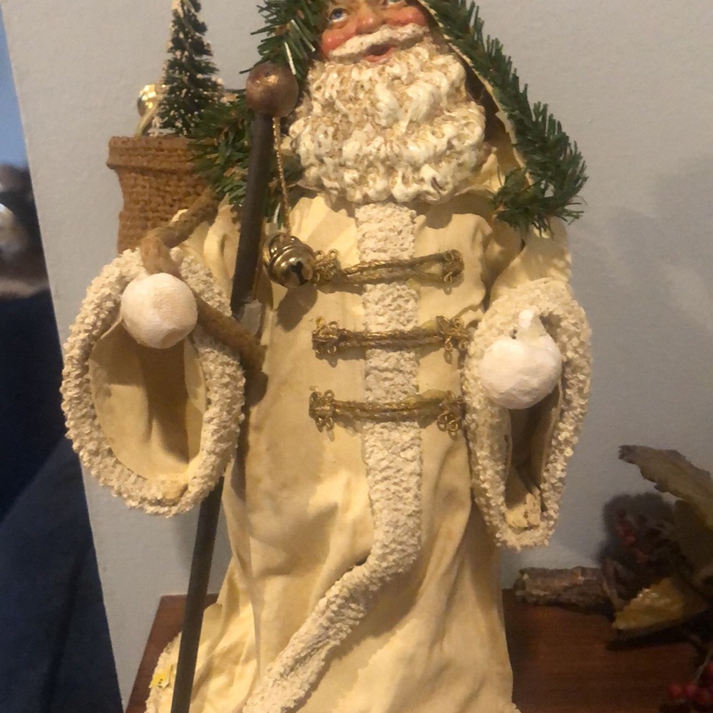 Old world, Santa by possible dreams. Excellent condition Christmas decor